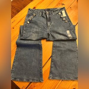 NWT GAP 70s Flare Jean - Size 10/30R